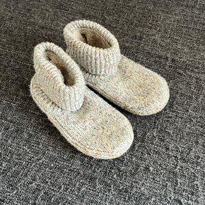 Gently Loved Bombas Slippers Women’s Medium